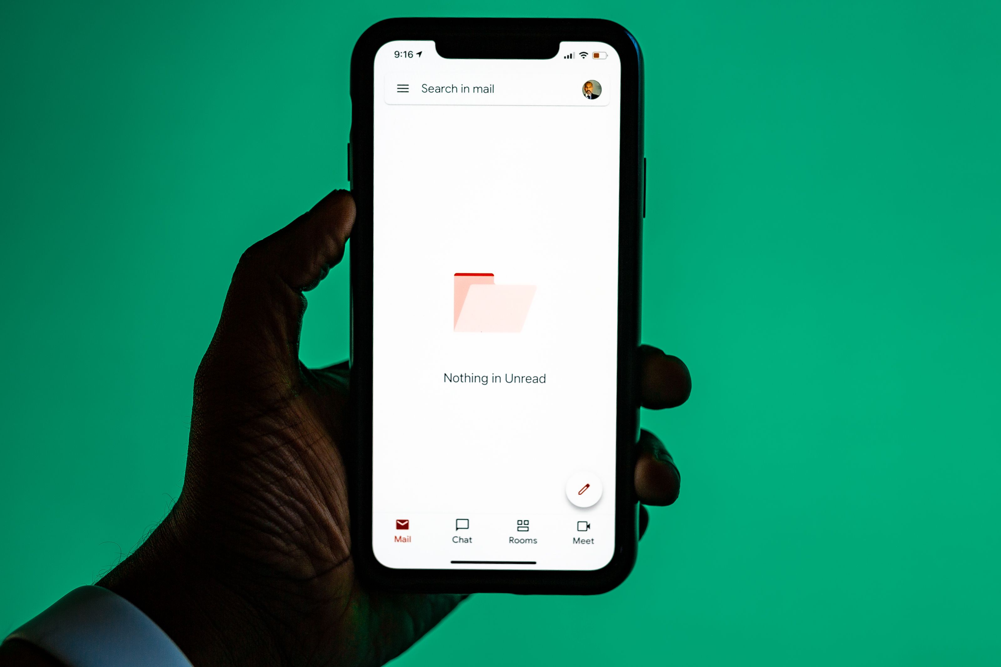 AI-jegyosztályozás: Hogyan szűrje ki automatikusan a spamet, a hideg értékesítési megkereséseket és a lényegtelen kérdéseket a támogatási várólistából