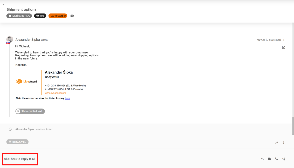 Egy kép, amely a Válasz és Válasz mindenkinek gomb helyének változásait mutatja a LiveAgent rendszerben
