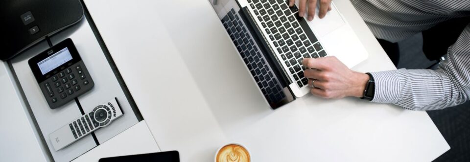 Churn Rate 101: Mi az, Hogyan számítják ki, és Hogyan lehet csökkenteni