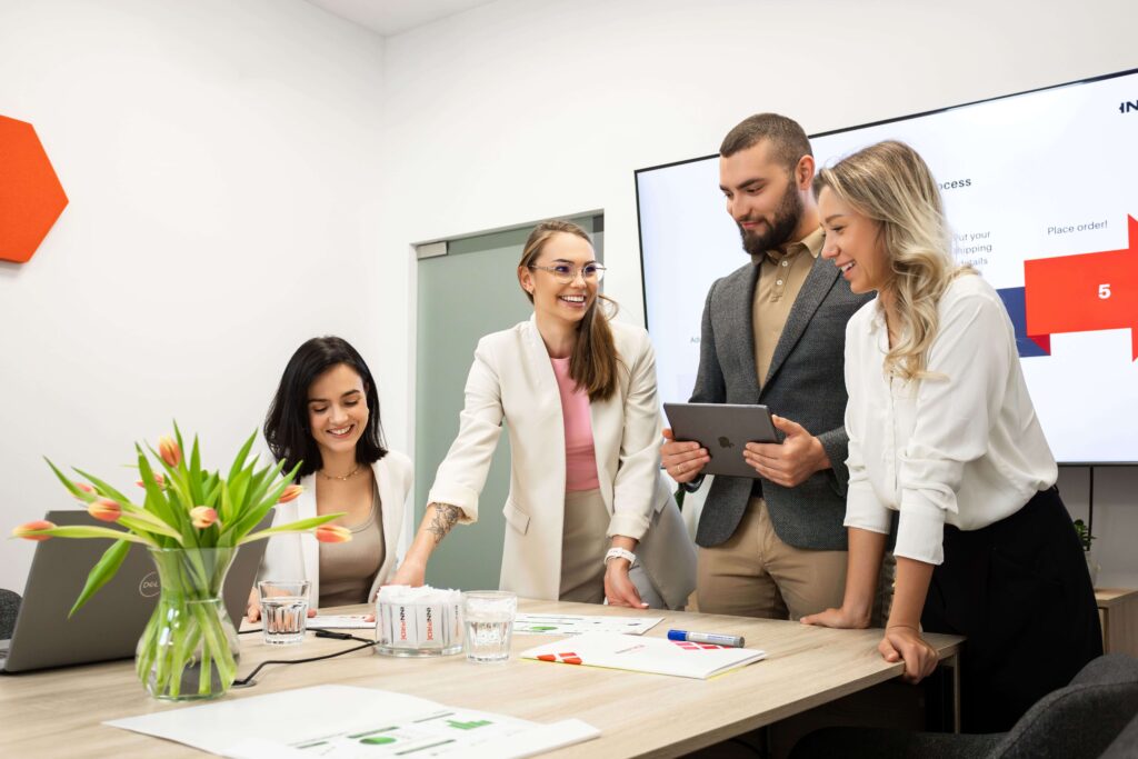 Az INNPRO ügyfélszolgálati csapata megbeszélésen
